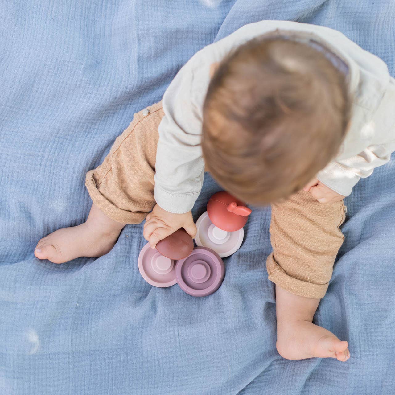 Lavinamasis obuolio formos dėliojamas žaislas